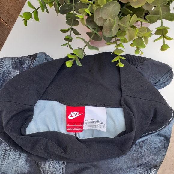 Nike Dri-Fit Printed Leggings Size Medium - Picture 8 of 8